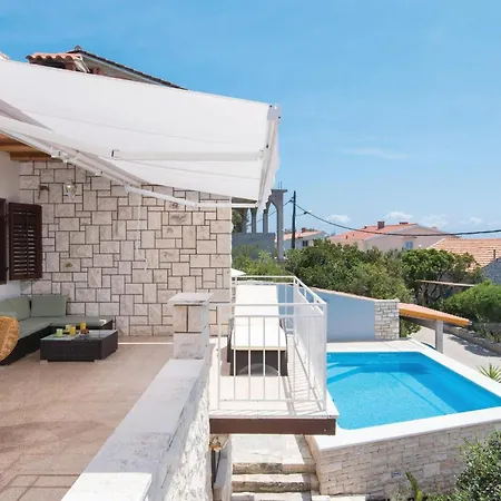 Hébergement de vacances Potirna Iv *