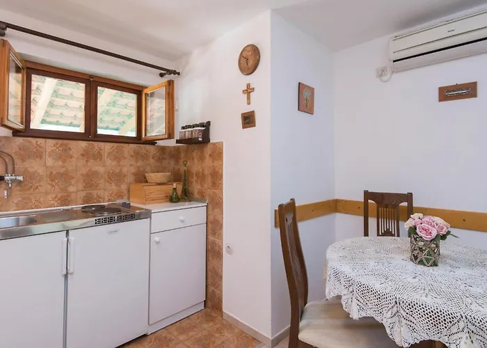 Iv بيت للعطل Potirna