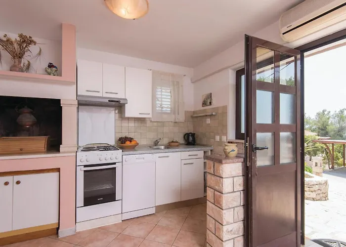 بيت للعطل Iv Potirna