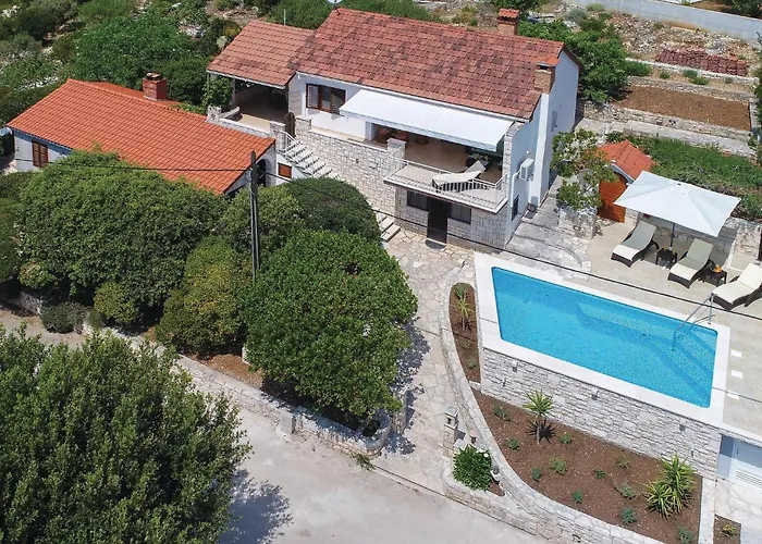 Iv بيت للعطل Potirna